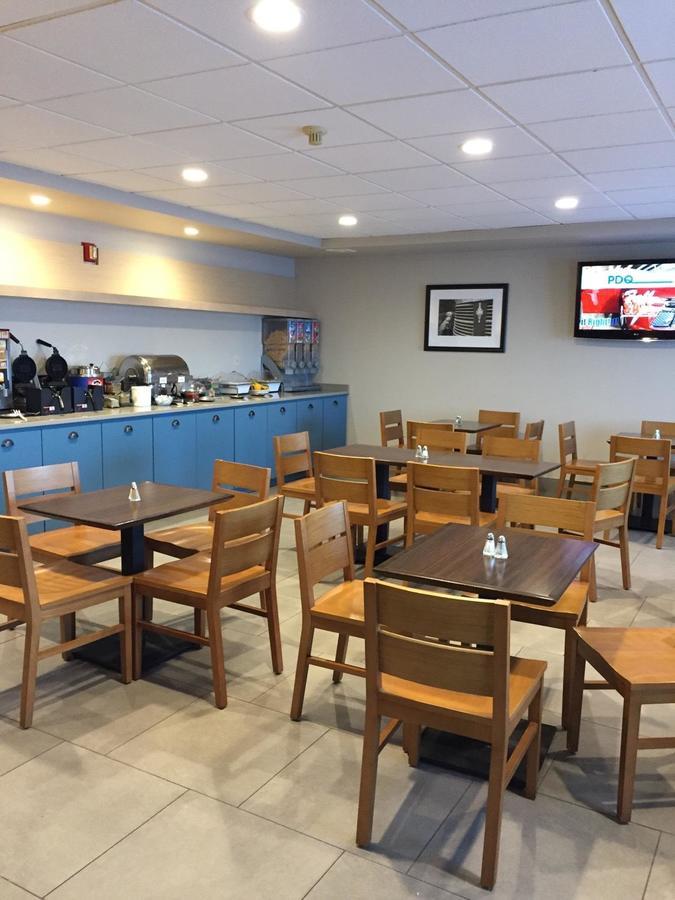 Ashwaubenon Country Inn & Suites By Radisson, Green Bay, Wi מראה חיצוני תמונה